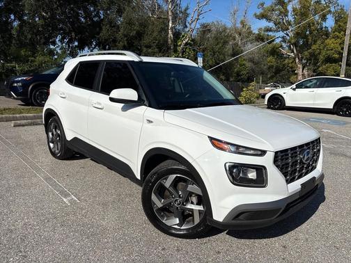 2025 Hyundai VENUE SEL