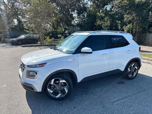 2025 Hyundai VENUE SEL