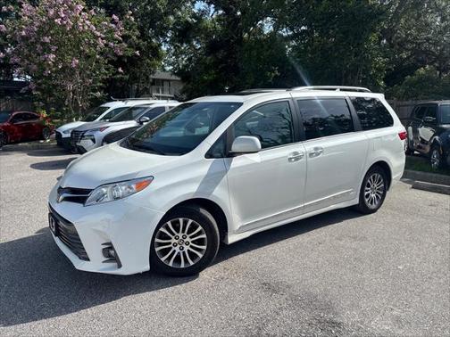 2020 Toyota Sienna XLE