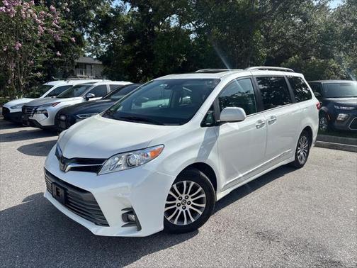 2020 Toyota Sienna XLE