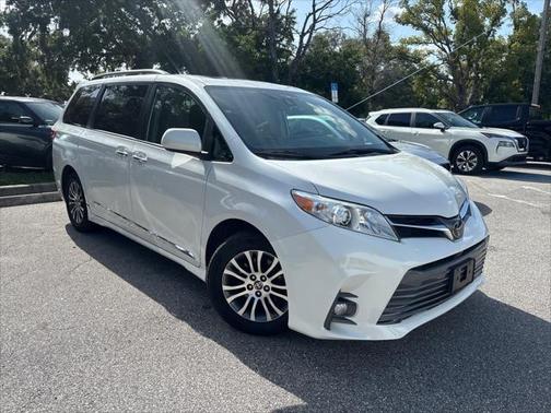 2020 Toyota Sienna XLE