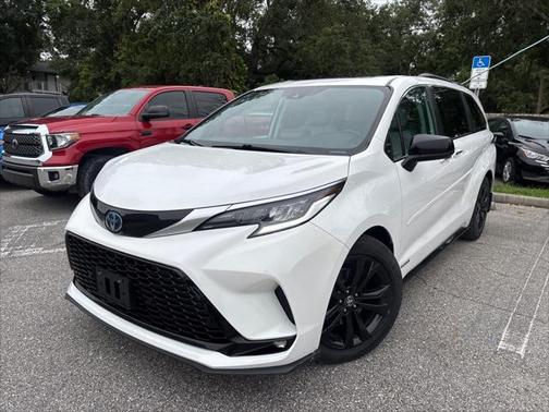 2021 Toyota Sienna XSE 7 Passenger