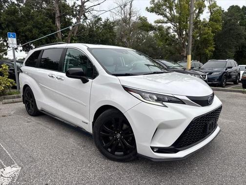 2021 Toyota Sienna XSE 7 Passenger