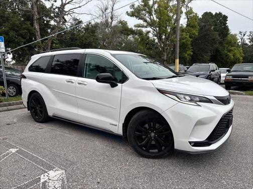 2021 Toyota Sienna XSE 7 Passenger