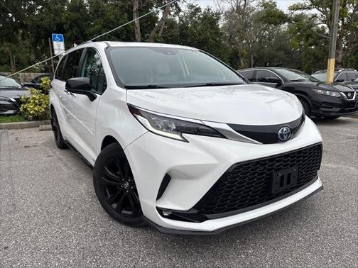 2021 Toyota Sienna XSE 7 Passenger