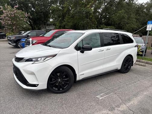 2021 Toyota Sienna XSE 7 Passenger