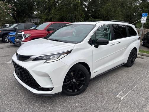 2021 Toyota Sienna XSE 7 Passenger
