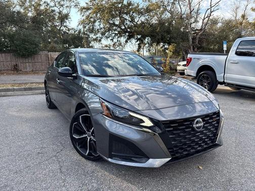 Gun Metallic 2025 Nissan Altima SR FWD