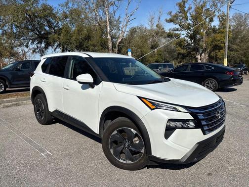 Everest White Pearl 2025 Nissan Rogue SV