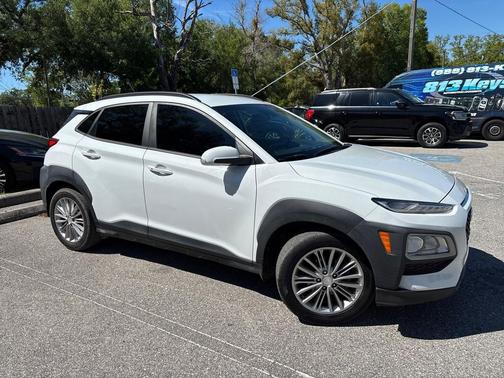 Chalk White 2019 Hyundai KONA SEL