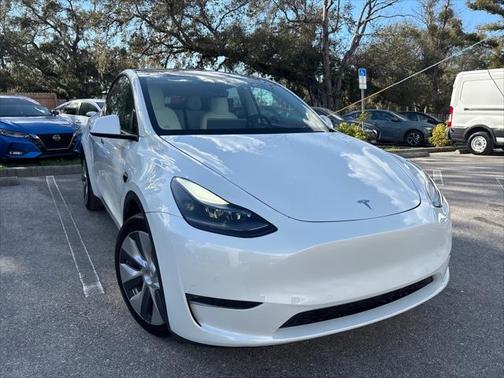 2022 Tesla Model Y Long Range Dual Motor All-Wheel Drive