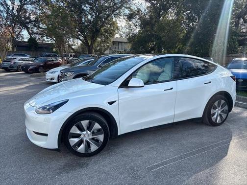 2022 Tesla Model Y Long Range Dual Motor All-Wheel Drive