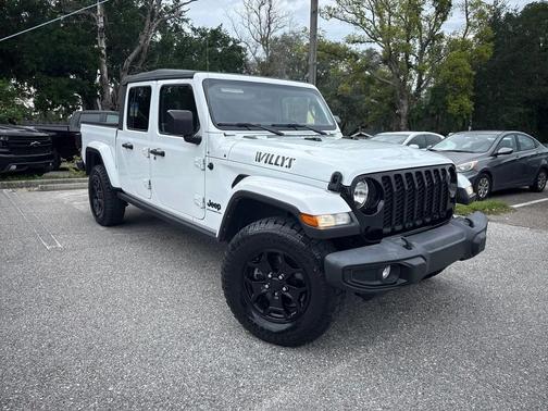 Bright White Clearcoat 2023 Jeep Gladiator Sport