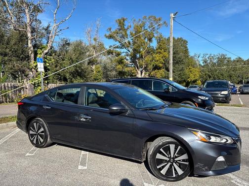 2022 Nissan Altima 2.5 SV