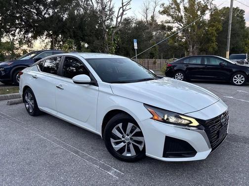 Glacier White 2023 Nissan Altima S FWD