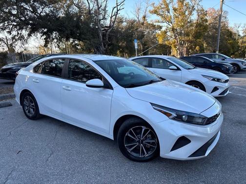 Snow White Pearl 2022 Kia Forte LXS