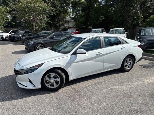 2022 Hyundai ELANTRA SE