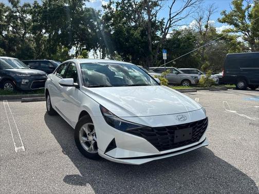 2022 Hyundai ELANTRA SE
