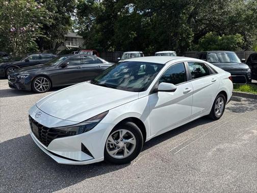 2022 Hyundai ELANTRA SE