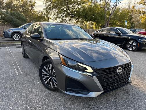 2025 Nissan Altima SV FWD