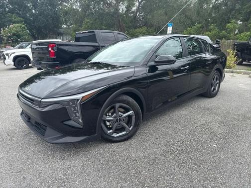 Aurora Black Pearl 2025 Kia K4 LXS
