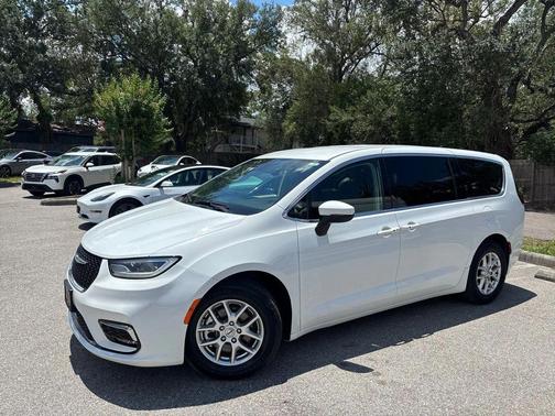 Bright White Clearcoat 2023 Chrysler Pacifica Touring L