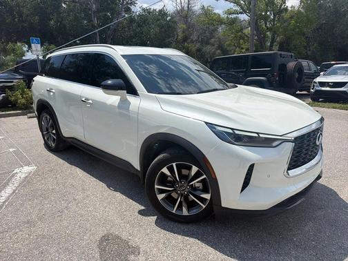 Majestic White 2023 INFINITI QX60 Luxe