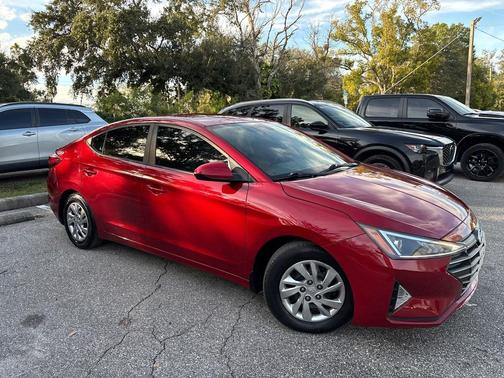 2020 Hyundai ELANTRA SE