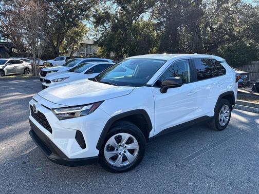2025 Toyota RAV4 LE