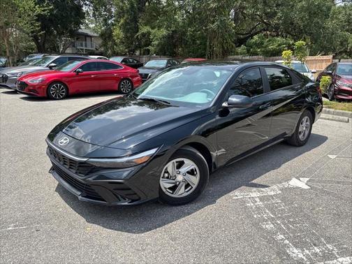 2024 Hyundai ELANTRA SE