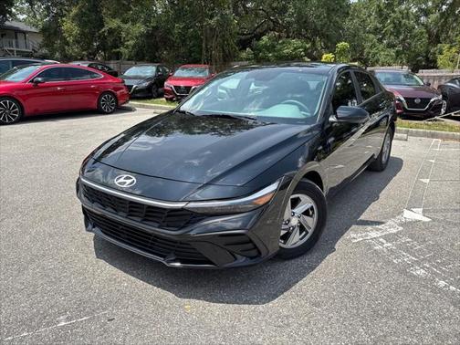2024 Hyundai ELANTRA SE