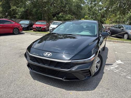 2024 Hyundai ELANTRA SE