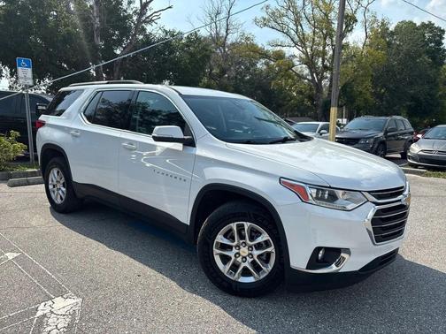 Summit White 2021 Chevrolet Traverse LT Cloth