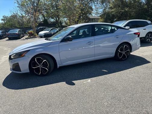 2023 Nissan Altima SR FWD