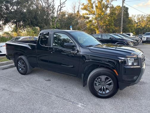 2025 Nissan Frontier SV