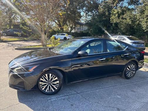 Super Black 2025 Nissan Altima SV FWD