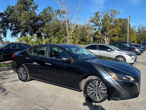 Super Black 2025 Nissan Altima SV FWD