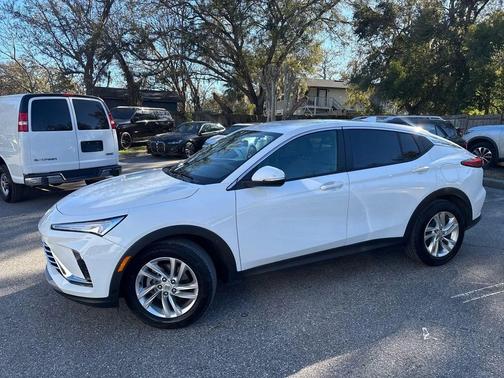 Summit White 2025 Buick Envista Preferred FWD