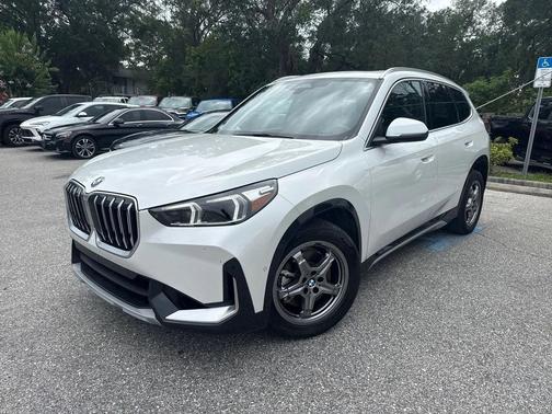 Mineral White Metallic 2025 BMW X1 xDrive28i
