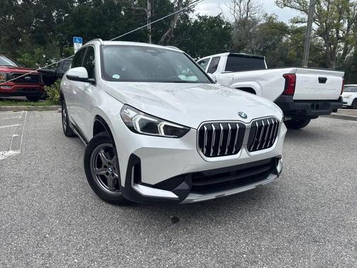 Mineral White Metallic 2025 BMW X1 xDrive28i