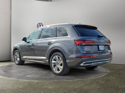 2022 Audi Q7 Premium Plus