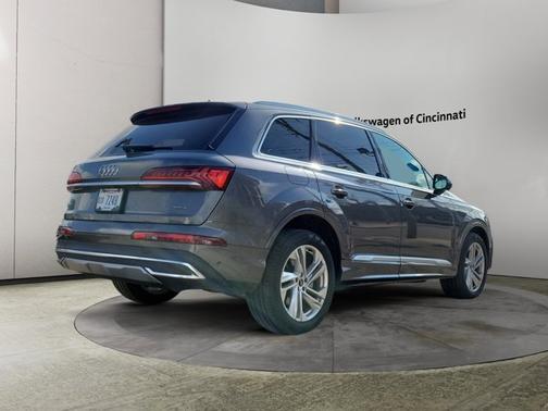 2022 Audi Q7 Premium Plus