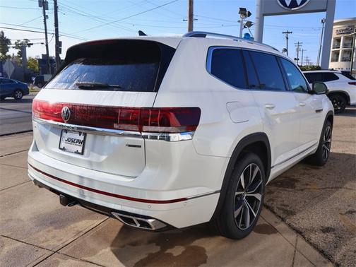 2026 Volkswagen Atlas 2.0T SEL Premium R-Line