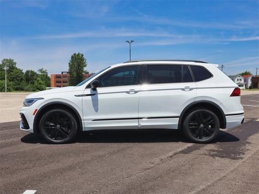 2022 Volkswagen Tiguan SE R-Line Black