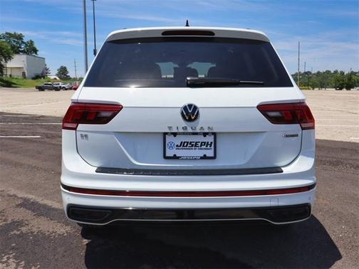 2022 Volkswagen Tiguan SE R-Line Black