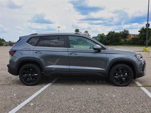 2025 Volkswagen Taos SE