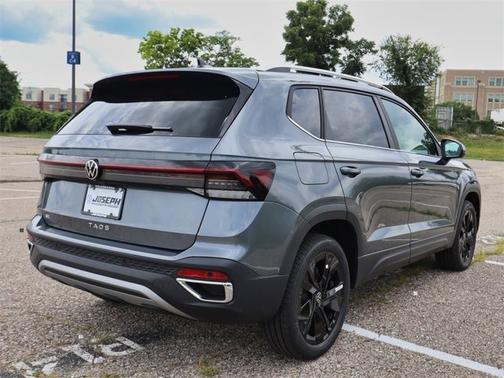 2025 Volkswagen Taos SE