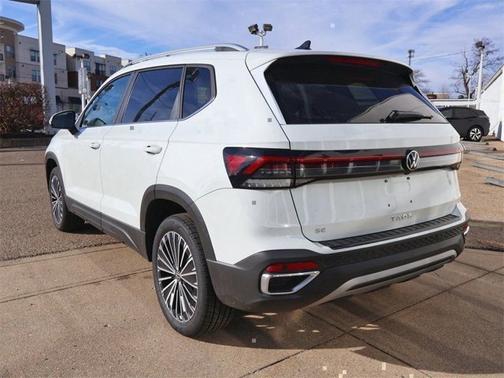 Pure White 2026 Volkswagen Taos SE