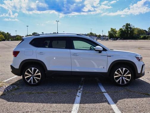 2022 Volkswagen Taos SE