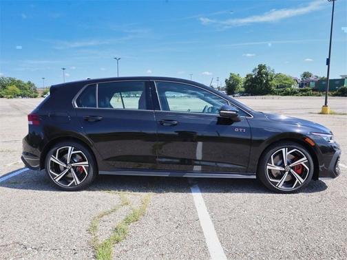 2025 Volkswagen Golf GTI SE